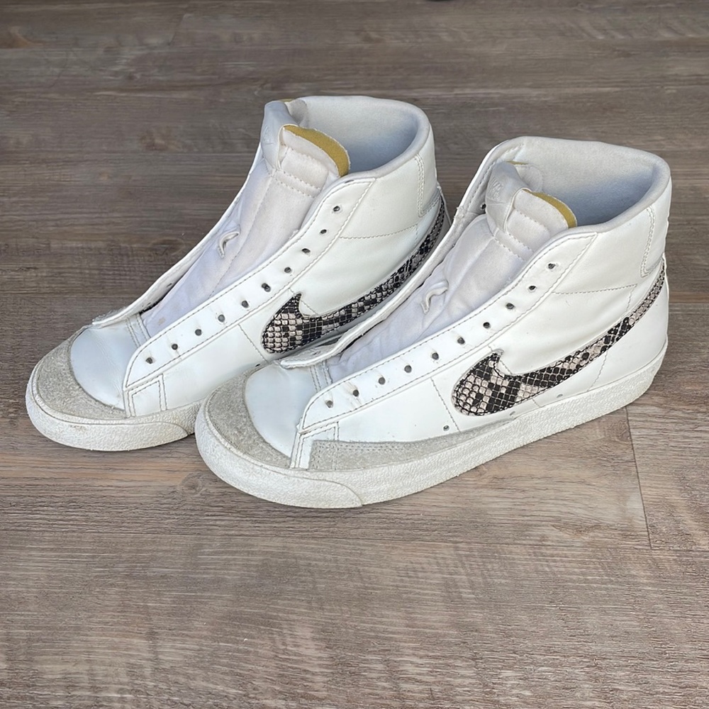 Nike Blazer Mid '77 sneakers in off-white and snake print